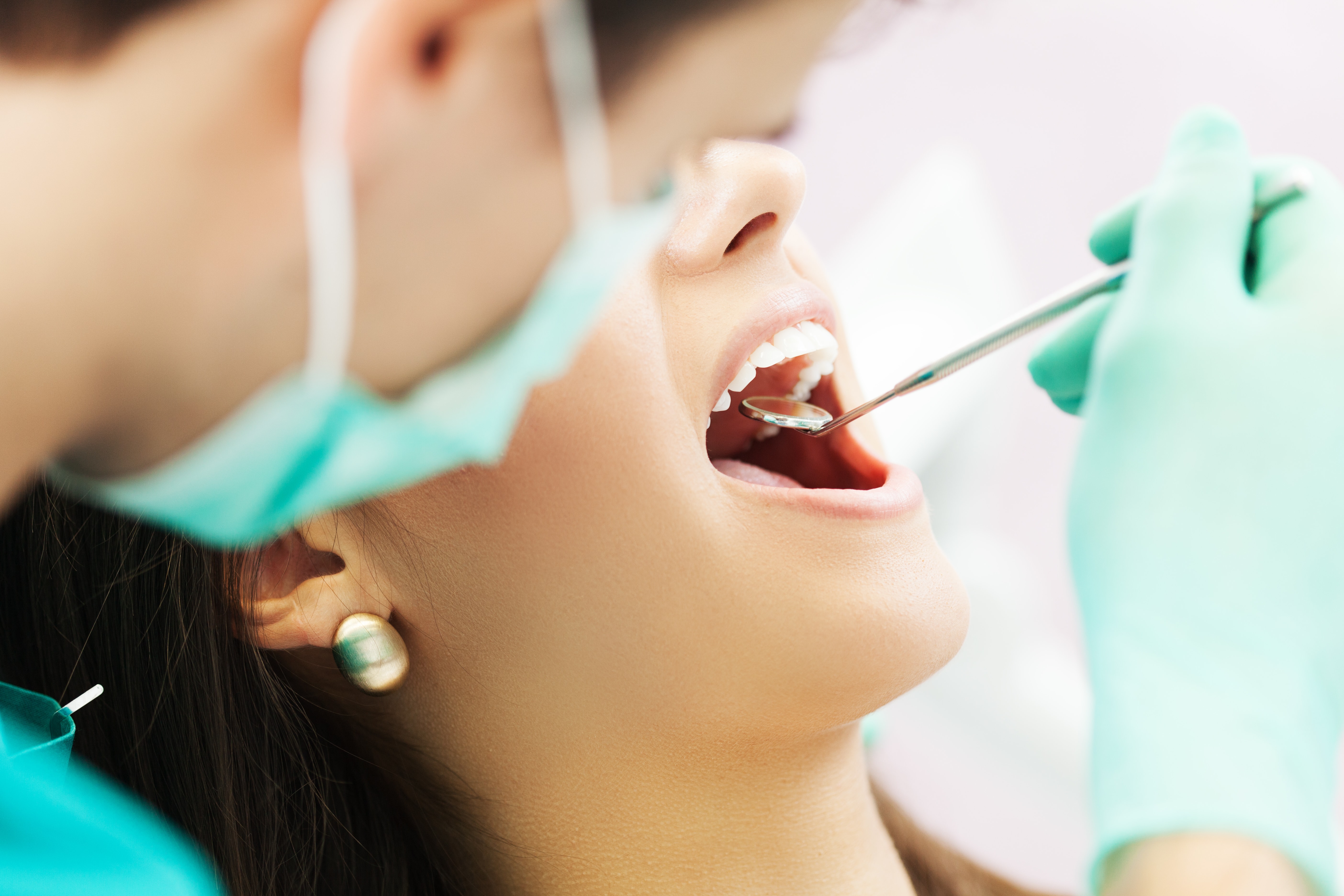 Признаки лечения зубов. Сайт стоматологии. Стоматологические заболевания. Осмотр стоматолога.